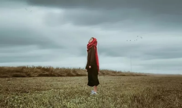 赢盈配资 一个扎心的真相：越没钱的人越不愿意相信，真正把人困在底层的，不是恶劣的环境，不是不入流的能力，而是认知差距